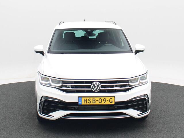 Volkswagen TIGUAN 1.5 TSi 150 Pk Automaat R-Line | Adaptive Cruise | Climate Control | Navigatie | Camera | Carplay | 19 Inch | 17.821 Km!!
