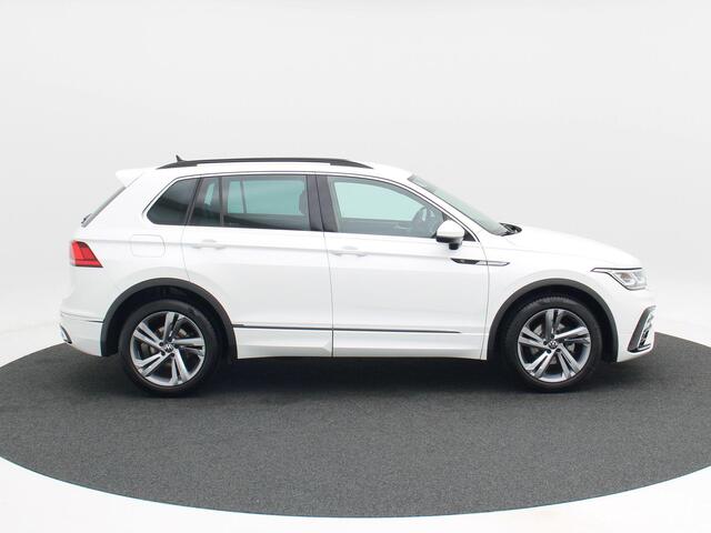 Volkswagen TIGUAN 1.5 TSi 150 Pk Automaat R-Line | Adaptive Cruise | Climate Control | Navigatie | Camera | Carplay | 19 Inch | 17.821 Km!!
