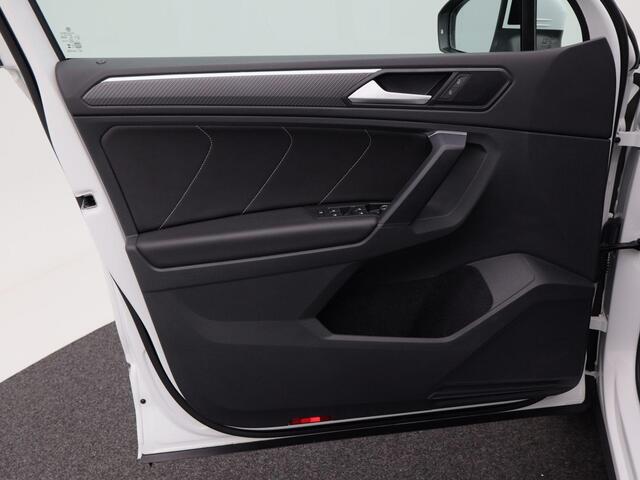 Volkswagen TIGUAN 1.5 TSi 150 Pk Automaat R-Line | Adaptive Cruise | Climate Control | Navigatie | Camera | Carplay | 19 Inch | 17.821 Km!!