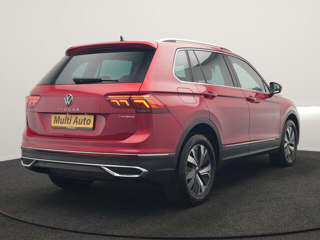 Volkswagen TIGUAN 1.4 TSI eHybrid Elegance PHEV 245pk Dealer O.H. | Trekhaak Af Fabriek | Adaptive Cruise | Head Up | Camera | Lederen Sportstoelen Memory & Verwarmd | Sfeerverlichting | Stuur Verwarmd | IQ Light | Keyless | Apple Carplay | Navigatie | DAB Plug In Hybrid