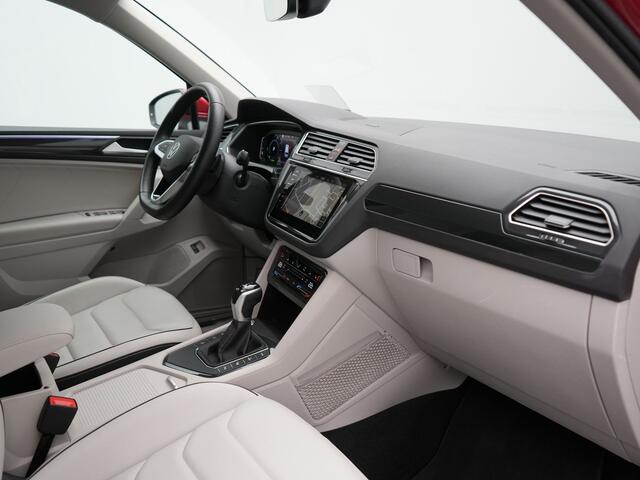 Volkswagen TIGUAN 1.4 TSI eHybrid Elegance PHEV 245pk Dealer O.H. | Trekhaak Af Fabriek | Adaptive Cruise | Head Up | Camera | Lederen Sportstoelen Memory & Verwarmd | Sfeerverlichting | Stuur Verwarmd | IQ Light | Keyless | Apple Carplay | Navigatie | DAB Plug In Hybrid