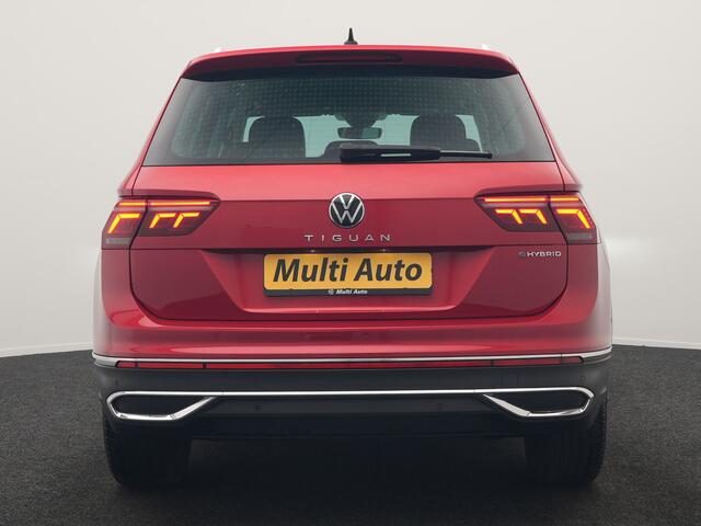 Volkswagen TIGUAN 1.4 TSI eHybrid Elegance PHEV 245pk Dealer O.H. | Trekhaak Af Fabriek | Adaptive Cruise | Head Up | Camera | Lederen Sportstoelen Memory & Verwarmd | Sfeerverlichting | Stuur Verwarmd | IQ Light | Keyless | Apple Carplay | Navigatie | DAB Plug In Hybrid
