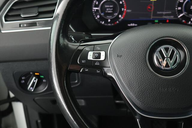 Volkswagen TIGUAN 1.4 TSI 150pk DSG R-Line Highline Trekhaak Stoelverwarming Keyless Virtual Cockpit Navigatie