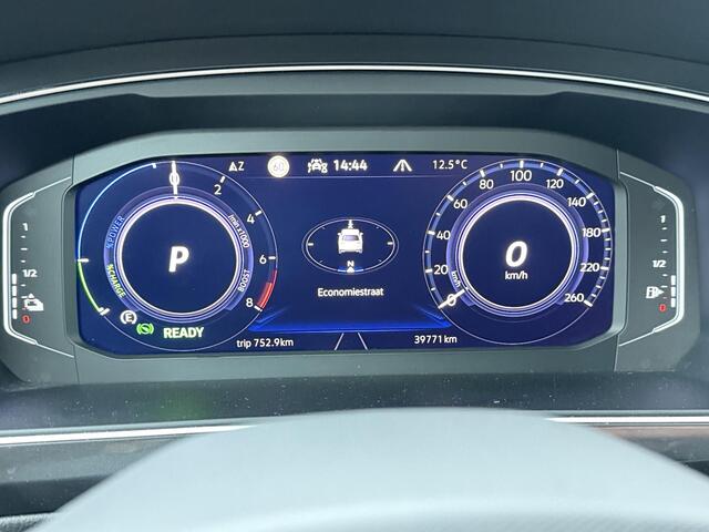 Volkswagen TIGUAN 1.4 TSI eHybrid R-Line Business+ | 245 PK | SoH 94% | Matrix LED koplampen (IQ.Light) | Achterklep easy open & close | 19" LM velgen | Achteruitrijcamera |