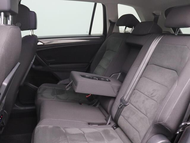 Volkswagen TIGUAN Allspace 1.5 TSI Highline Business R 7p. 150PK DSG Trekhaak, 20", Black Style, Head-Up Display, Achteruitrijcamera, Alarm, Keyless