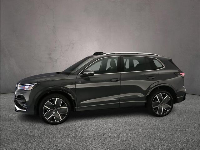 Volkswagen TIGUAN R-Line Edition 1.5 TSI eHybrid 272pk DSG Automaat Trekhaak, Adaptive cruise control, Panoramadak, Elektrische achterklep, Achteruitrijcamera