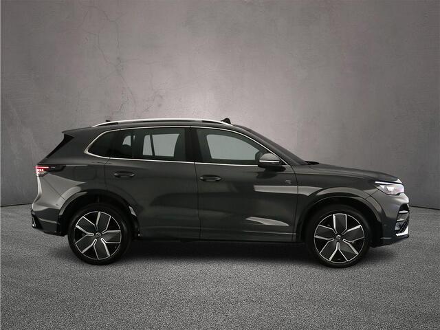 Volkswagen TIGUAN R-Line Edition 1.5 TSI eHybrid 272pk DSG Automaat Trekhaak, Adaptive cruise control, Panoramadak, Elektrische achterklep, Achteruitrijcamera