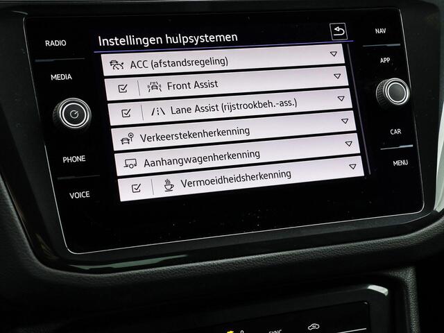 Volkswagen TIGUAN 1.5 TSI 150pk DSG R-Line · Apple/Android Car Play · Navigatie · P-Sensoren · Elek. Trekhaak · 19'' Inch ·