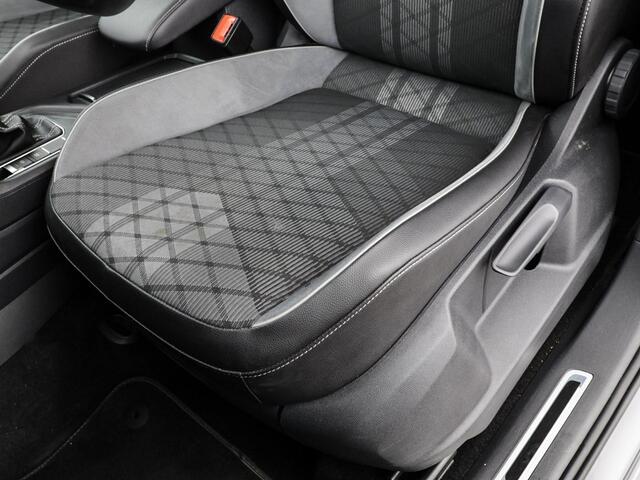 Volkswagen TIGUAN 1.5 TSI 150pk DSG R-Line · Apple/Android Car Play · Navigatie · P-Sensoren · Elek. Trekhaak · 19'' Inch ·