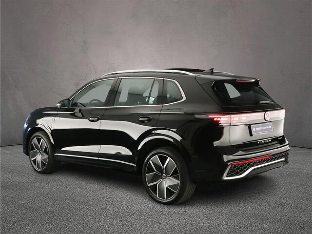 Volkswagen TIGUAN R-Line Edition 1.5 TSI eHybrid 272pk DSG Automaat Trekhaak, Panoramadak, Adaptive cruise control, Elektrische achterklep, Achteruitrijcamera