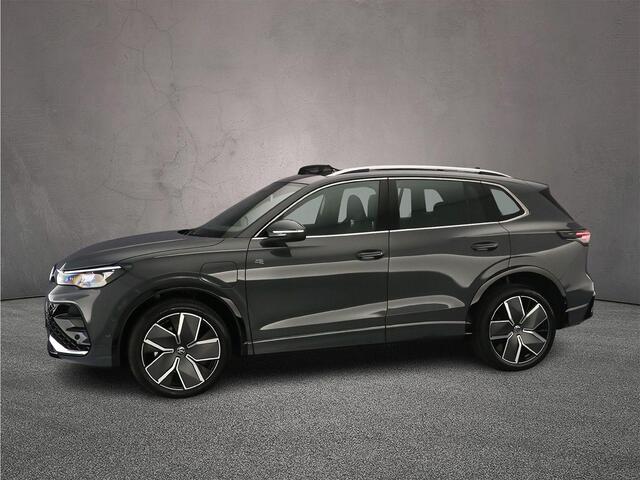 Volkswagen TIGUAN R-Line Edition 1.5 TSI eHybrid 272pk DSG Automaat Trekhaak, Adaptive cruise control, Panoramadak, Achteruitrijcamera, Elektrische achterklep