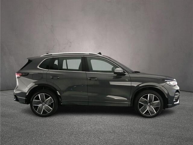 Volkswagen TIGUAN R-Line Edition 1.5 TSI eHybrid 272pk DSG Automaat Trekhaak, Adaptive cruise control, Panoramadak, Achteruitrijcamera, Elektrische achterklep