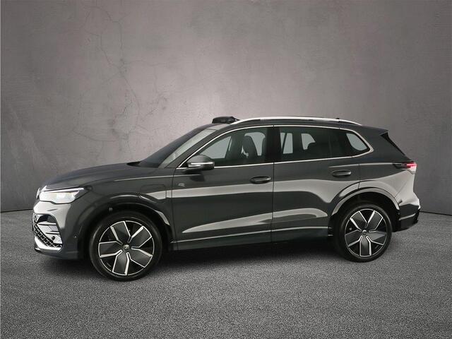 Volkswagen TIGUAN R-Line Edition 1.5 TSI eHybrid 272pk DSG Automaat Trekhaak, Panoramadak, Adaptive cruise control, Elektrische achterklep, LED koplampen, Achteruitrijcamera