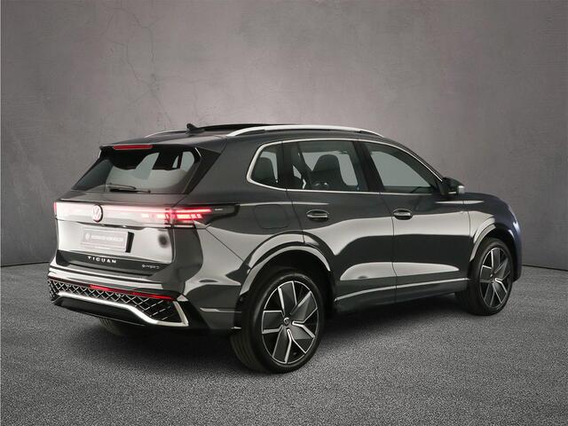 Volkswagen TIGUAN R-Line Edition 1.5 TSI eHybrid 272pk DSG Automaat Trekhaak, Panoramadak, Adaptive cruise control, Elektrische achterklep, LED koplampen, Achteruitrijcamera