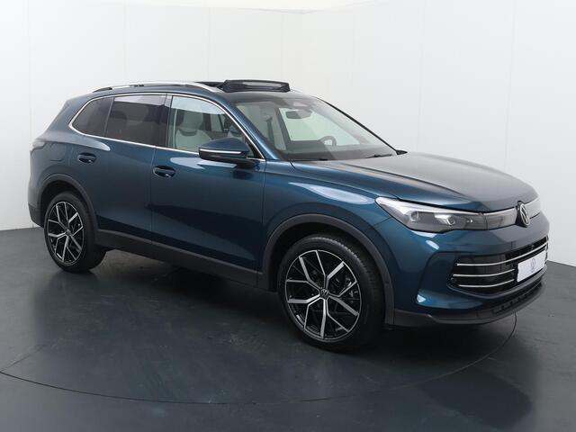 Volkswagen TIGUAN 1.5 eHybrid Elegance | 204 PK | SoH 100% | Trekhaak | Panorama | Area View 360 | Head-up display | Stoelverwarming |