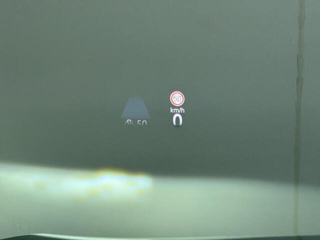 Volkswagen TIGUAN 1.5 eHybrid Elegance | 204 PK | SoH 100% | Trekhaak | Panorama | Area View 360 | Head-up display | Stoelverwarming |