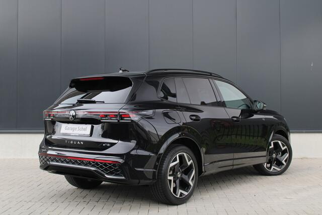 Volkswagen TIGUAN 1.5 eTSI R-Line Edition - IQ Light - Stoel/Stuurverwarming - Wegklapbare Trekhaak - Massage Stoel - Keyless - Dodehoek - Rijklaar
