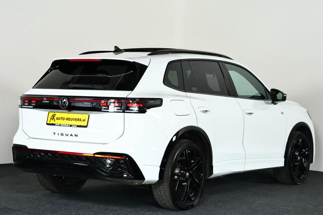 Volkswagen TIGUAN 1.5 eTSI R-Line / Panorama / IQ drive / HUD / CarPlay