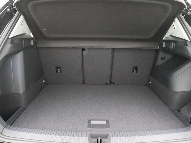 Volkswagen TIGUAN 1.5 eHybrid Life Edition 204PK DSG Pano-Schuifdak, Trekhaak, 19" LM Velgen, Navi via apple carplay/android auto, Stoel-stuurverwarming, Keyless, Elektr. Achterklep, Side Assist