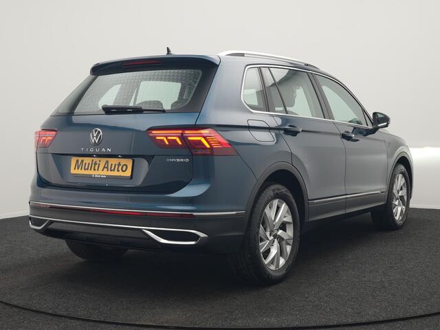 Volkswagen TIGUAN 1.4 TSI eHybrid Elegance PHEV 245pk Dealer O.H. | Trekhaak Af Fabriek | Adaptive Cruise | IQ Light | Camera | Lederen Comfortzetels Memory & Verwarmd | Sfeerverlichting | Apple Carplay | Stuur Verwarmd | Navigatie | DAB | Plug In Hybrid |