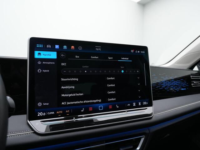 Volkswagen TIGUAN 1.5 eHybrid 204 pk Elegance | Panoramadak | Trekhaak | Head-up display | Adaptief onderstel | 360 Camera | IQ Light | Stuur-/stoelverwarming