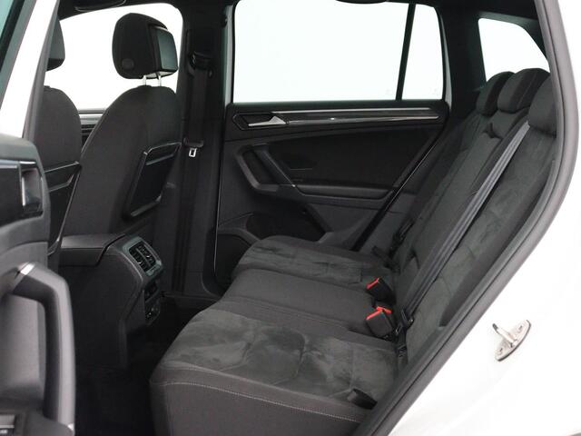 Volkswagen TIGUAN 1.4 TSI R Line | Panoramadak | Stoelverwarming | LED Plus | Trekhaak | Camera | Keyless | 20'' | Adaptive cruise | Virtual Cockpit | Navigatie | Park Assist | DAB | Climate control | Getint glas