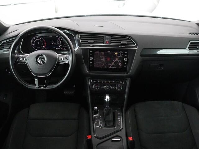Volkswagen TIGUAN 1.4 TSI R Line | Panoramadak | Stoelverwarming | LED Plus | Trekhaak | Camera | Keyless | 20'' | Adaptive cruise | Virtual Cockpit | Navigatie | Park Assist | DAB | Climate control | Getint glas