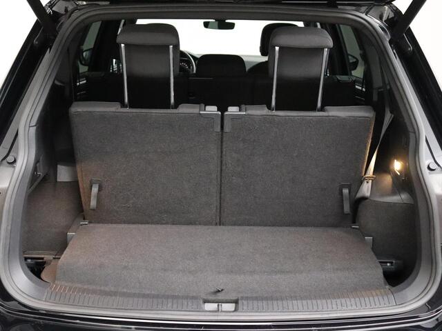 Volkswagen TIGUAN Allspace 1.5 TSI Highline Business R 7p. | Panoramadak! | Trekhaak! | Camera! | ACC!