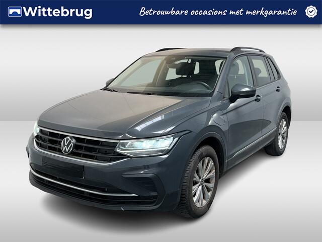 Volkswagen TIGUAN 1.4 TSI eHybrid Life / AUTOMAAT/ 245PK/ ACC/ PARK.SENSOREN V+A/ CAMERA/ DODEHOEK/ APP-CONNECT/ ELEK.ACHTERKLEP/ KEYLESS/ DIGITAL DASH/ NAVI/ DAB/ CLIMA/ 17'' LMV