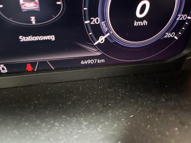 Volkswagen TIGUAN 1.4 TSI eHybrid Life / AUTOMAAT/ 245PK/ ACC/ PARK.SENSOREN V+A/ CAMERA/ DODEHOEK/ APP-CONNECT/ ELEK.ACHTERKLEP/ KEYLESS/ DIGITAL DASH/ NAVI/ DAB/ CLIMA/ 17'' LMV