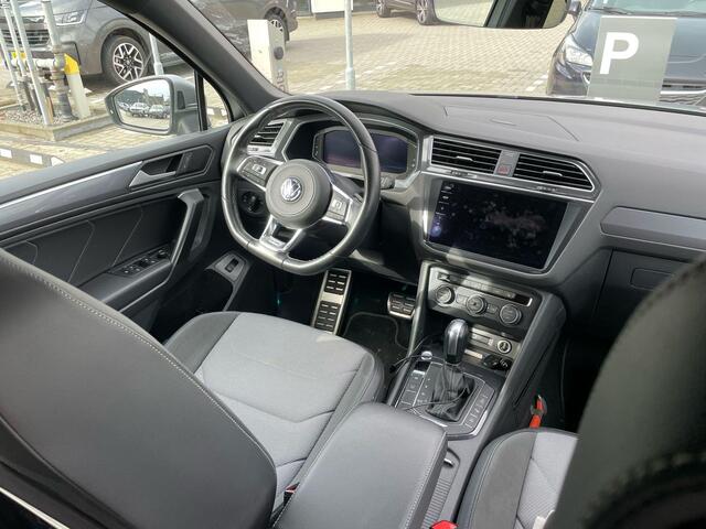 Volkswagen TIGUAN 2.0 TSI 4Motion R-Line 7p 7 zits r-line in en exterieur panoramadak 20" LMV Suzuka head up display discover pro navi digital cockpit pro area view rondom zicht camera verwarmbare voorruit stoelverwarming elektrische achterklep keyless entry wegklapbare tr