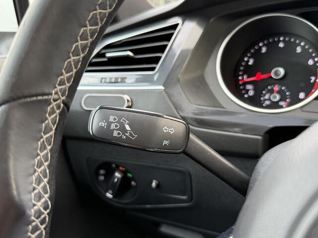 Volkswagen TIGUAN 2.0 TSI 4Motion Highline Business R Apple Carplay - Panoramadak - Trekhaak