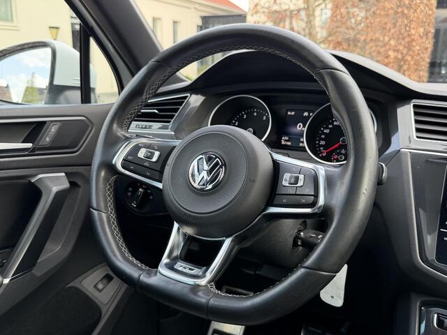 Volkswagen TIGUAN 2.0 TSI 4Motion Highline Business R Apple Carplay - Panoramadak - Trekhaak