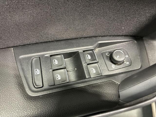 Volkswagen TIGUAN 1.4 TSI eHybrid Elegance · Camera · Apple/Android Car Play · Dodehoek Detectie · Wegklapbare Trekhaak · 18'' Inch · Stuur & Stoelverwarming ·