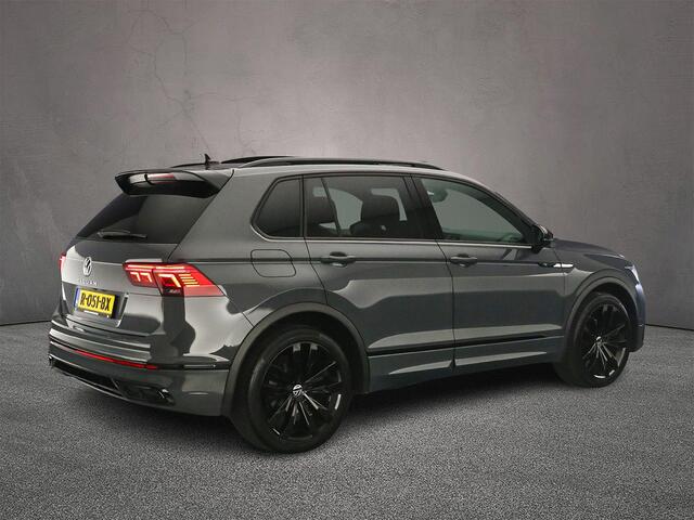 Volkswagen TIGUAN R-Line Business+ 1.5 TSI 150pk DSG Automaat Trekhaak, Panoramadak, Adaptive cruise control, Black style, Achteruitrijcamera, LED matrix koplampen