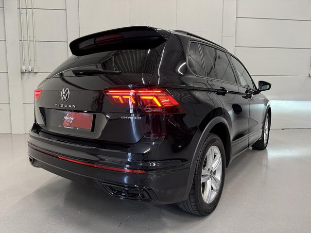 Volkswagen TIGUAN 1.4 TSI eHybrid 3xR-Line PANO/TREKHAAK/HEAD-UP/IQ-LIGHT/ACC/SFEER/VIRTUAL/CARPLAY/CAMERA/KEYLESS/PARK-ASSIST/PRIVACY/DESIGN-PAKKET BLACK STYLE/VOLLEDIG VW DEALER HISTORIE