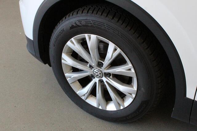 Volkswagen TIGUAN 1.5 TSI Comfortline Business | PANO-DAK | ACC | AFN-TRHAAK | CARPLAY | STOEL-VERW | DAB | 17'LMV | PDC |