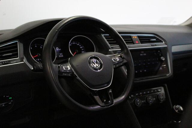 Volkswagen TIGUAN 1.5 TSI Comfortline Business | PANO-DAK | ACC | AFN-TRHAAK | CARPLAY | STOEL-VERW | DAB | 17'LMV | PDC |