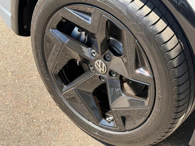 Volkswagen TIGUAN 1.5 eHybrid R-Line | Black line | 360 Camera | Trekhaak | Dode hoek | IQ light | Elek. klep | Rijklaar incl. garantie