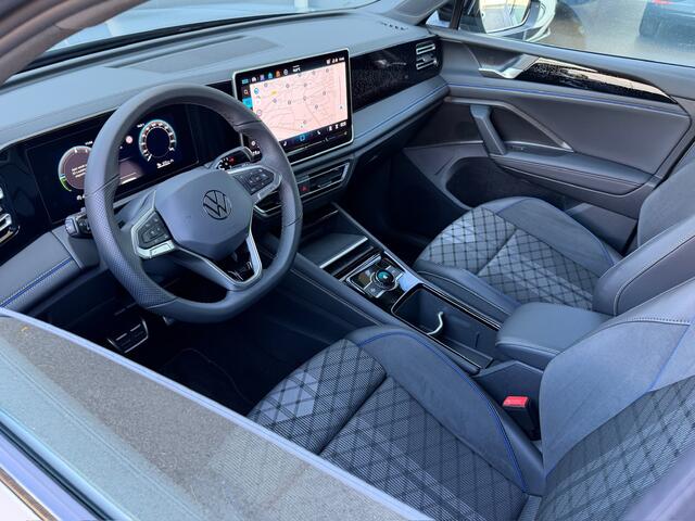 Volkswagen TIGUAN 1.5 eHybrid R-Line | Black line | 360 Camera | Trekhaak | Dode hoek | IQ light | Elek. klep | Rijklaar incl. garantie