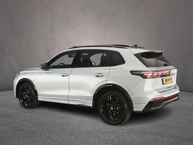 Volkswagen TIGUAN R-Line Edition 1.5 TSI eHybrid 204pk DSG Automaat Trekhaak, Navigatie, Panoramadak, Adaptive cruise control, Elektrische achterklep, Black style