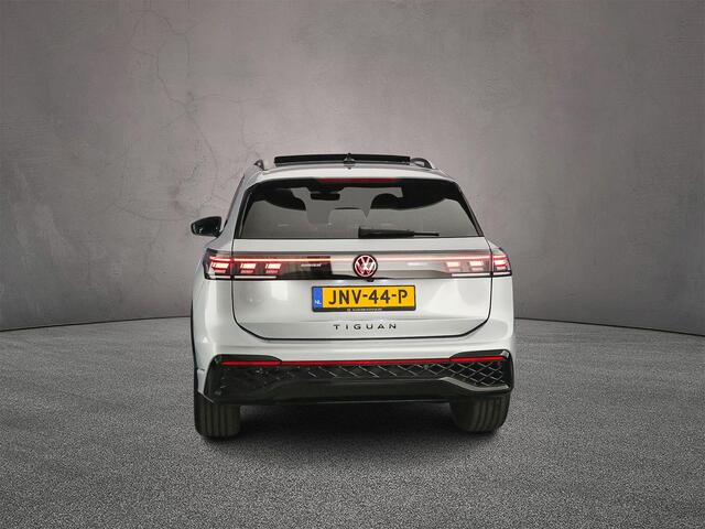 Volkswagen TIGUAN R-Line Edition 1.5 TSI eHybrid 204pk DSG Automaat Trekhaak, Navigatie, Panoramadak, Adaptive cruise control, Elektrische achterklep, Black style