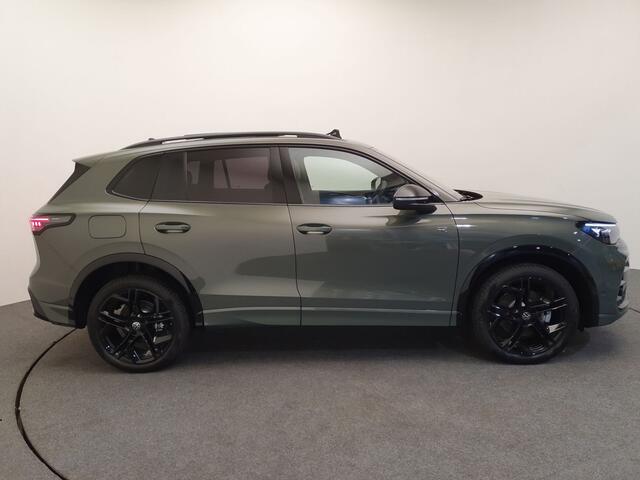 Volkswagen TIGUAN 1.5 eHybrid 272pk DSG/AUT R-Line Wegklapbare trekhaak, Panoramadak, Harman/Kardon, Leder