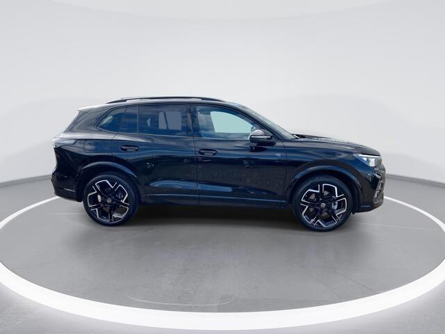 Volkswagen TIGUAN 1.5eHybrid 200kW/272PK R-Line Black Style · Panoramadak · Leder · Harman Kardon · 360°Camera · Trekhaak · Garantie t/m 18-06-2030 of 100000km