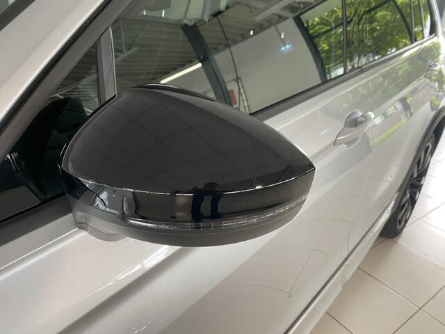 Volkswagen TIGUAN 1.4 TSI eHybrid R-Line Business+Black style Panoramadak / /Carplay/ Leer/ Headup