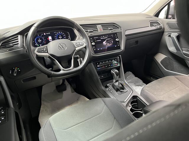 Volkswagen TIGUAN 1.4 TSI eHybrid Elegance / AUTOMAAT/ TREKHAAK/ PANO/ 245 PK/ CAMERA/ PARK. SENSOREN/ IQ. LIGHT/ STOEL-STUURVERWARM./ ADAPT. CRUISE/ APP CONNECT/ NAVI/ CLIMA/ DAB/ 18" LMV