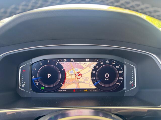 Volkswagen TIGUAN 2.0 TSI 4Motion R-Line - Pano - Trekhaak - Navi - Camera - Stoelverwarming - Rijklaar