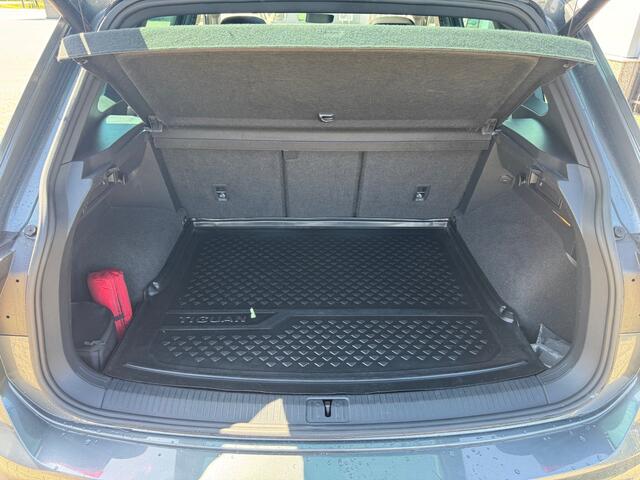 Volkswagen TIGUAN 2.0 TSI 4Motion R-Line - Pano - Trekhaak - Navi - Camera - Stoelverwarming - Rijklaar