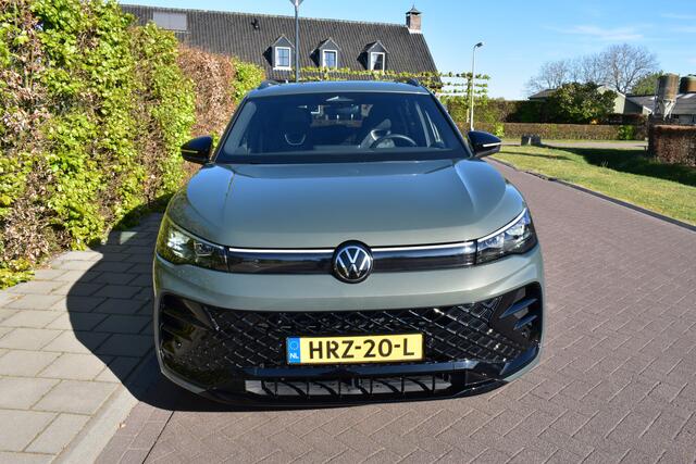 Volkswagen TIGUAN 1.5 eHybrid R-Line, BLACK ED. TREKH. PANO.