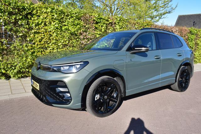 Volkswagen TIGUAN 1.5 eHybrid R-Line, BLACK ED. TREKH. PANO.